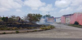 Brandweer a sali pa candela ariba tereno bandona den Dakota