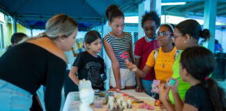 Aruba Bank a contribui na Fundacion Muchila Creativo