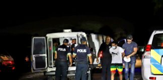 Diadomingo anochi: Grupo grandi di persona aresta durante entrada hudicial na Hooiberg