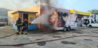 Candela a start na e fryer: Truck di cuminda Mega Burger a kima