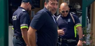 Taxista a dal chauffeur di truck un mokete kibra su boca na Schotlandstraat