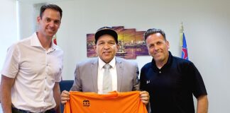 Minister Endy Croes a ricibi bishita di representantenan di Koninklijke Nederlandse Baseball & Softball Bond