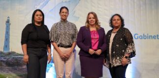 Prome Minister ta gradici tur hefe di Departamento pa nan esfuerso durante e crisis