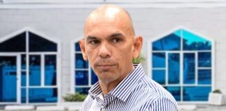 Otmar Oduber deteni na landsrecherche pa investigacion Flamingo; Otorgamento di tereno comercial