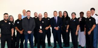 Minister Rocco Tjon a haci entrega di certificado na departamentonan encarga cu eleva siguridad na nos frontera