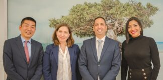 Minister D. Oduber a reuni cu IMF riba desaroyo turistico. IMF a keda impresiona cu maneho di vacuna y tambe recuperacion di nos turismo.