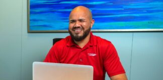 Aruba Bank ta reconoce su empleado superior pa luna di april