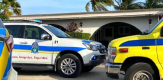 Yiu menor di edad a yama Centro di Alarma 911 notifica cu su mama ta benta abao y no ta reacciona