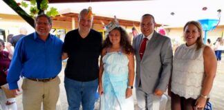 Minister Endy Croes ta felicita international school of Aruba cu un tremendo ‘Trashion Sashion Show’