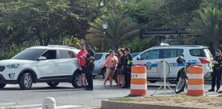 Boksmento di auto cu brommer den area di Hot Zone