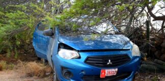 Polis a topa cu un auto laga atras pega den mondi den Luxemburgstraat.