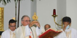 Vicario a bendiciona relikia di Beato Jose Gregorio Hernández