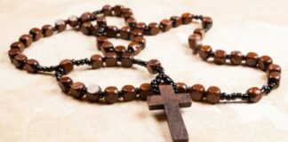 Luna di mei ta especialmente pa tur deboto resa Santo Rosario.