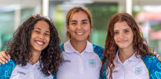 Monica Pimentel di Impact Taekwondo a biaha pa Costa Rica cu dos atleta.