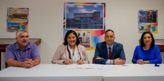 Minister Xiomara Maduro a ricibi for di Minister Dangui Oduber e materialnan informativo y di guia riba Covid-19 cu a wordo produci pa Departamento di Salud Publico