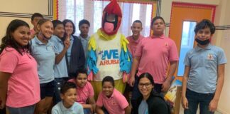 WEWE MASCOTA DI WEGANAN ESCOLAR A BISHITA SCOL PASO PA FUTURO.