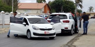 Den posibel caso di droga: Accion relampago di polis a detene homber na pia di trabou