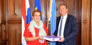 Glenda Hernandez a cuminsa como director di Arubahuis