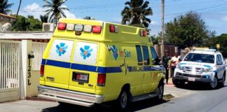 Debi na discusion familiar den auto, hoben a bay pura sali y ta dal su cabes duro