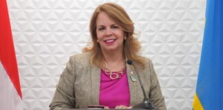 Entrante Juli venidero tur ambtenaar ta bay haya nan salario completo bek