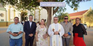 Prome Minister presente na e ceremonia di desvelacion di plaza San Juan Pablo II