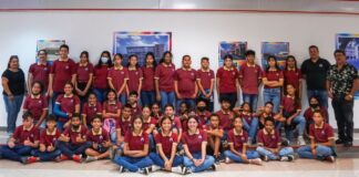 Alumnonan di 6de klas Colegio Conrado Coronel a bishita Archivo Nacional Aruba