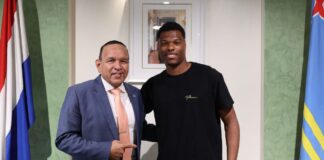 Denzel dumfries a yega Aruba pa e gran apertura di weganan escolar 2022