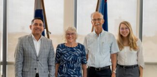 Minister Ursell Arends a reuni cu Turtugaruba; Tur aña 5% menos turtuga ta yega Aruba su playanan