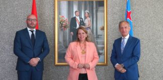 Prome Minister a reuni cu representantenan di Hulanda Arkenbout y Abrahams