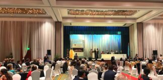 Minister Maduro ta felicita tur graduado di e estudio Teologia Fundamental brinda pa Instituto Teologico para Estudios Religioso y Centro Pastoral Aruba