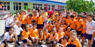 Wewe mascota di weganan escolar (WE) Aruba 2022 a bishita Prinses Amalia Basisschool