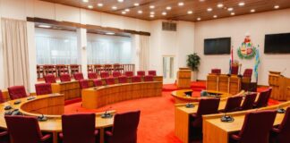 Homber comun! Con comun bo por ta defendiendo salario di 55 mil ?