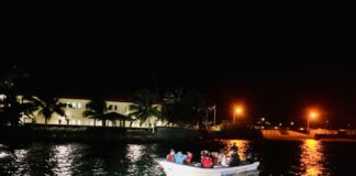 8 ilegal gara den marduga drentando Aruba na Baby Beach