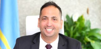 Minister Dangui Oduber a keda impresiona di su bishita na Bucuti & Tara Beach Resort