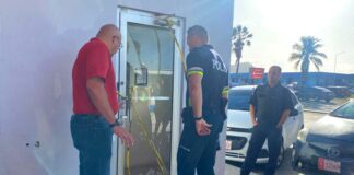 Desconocido a destrui e porta di e ATM di Aruba Bank na Citgo Wayaca