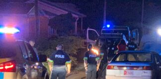 Auto y arma di candela confisca y varios detencion