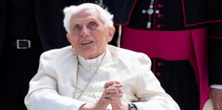 Papa Benedicto XVI no a fayece