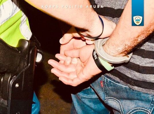 Auto y arma di candela confisca y varios detencion