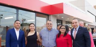 PABIEN JERRY KOCK Y FAMIA PA APERTURA DI BURGER KING STA.CRUZ