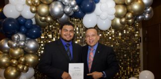 Minister Endy Croes presente na ceremonia di graduacion di colegio Nigel Matthew.