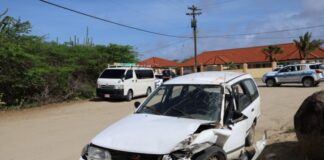 Nissan AD Wagon a dal contra un baranca na Sero Janchi, chauffeur a bandona e sitio
