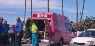 Persona herida despues di accidente ariba parkeerplaats di hotel