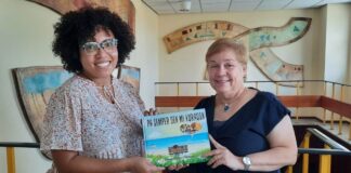 Entrega di buki pa mucha: ‘Pa semper den mi kurason’