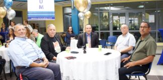 Minister Endy Croes ta gradici Luis ‘wicho’ Rodulfo pa 36 aña den enseñansa di Aruba