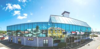 No por cera wowo p’e 20 miyon cu a somenta den RDA; mucho menos bisa “bon trabao”