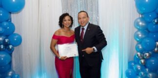 Minister Endy Croes ta felicita 51 graduadonan di instituto pedagogico arubano IPA