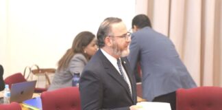 Unico cos cu por bisa di nos ta cu nos ta semper cla pa yuda hende