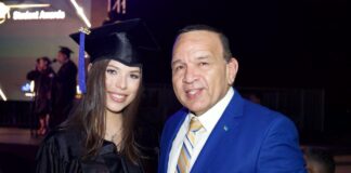 Minister Endy Croes cu palabranan di elogio y pabien na e graduadonan di EPI sector hospitalidad y turismo.