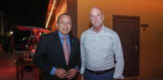 Minister Endy Croes bunita ceremonia di Kabinet Gouverneur pa director sr. John Newton.