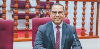 Parlamentario Ricky Hoek (MEP): Ley di Kinderopvang ta fortifica Centronan di Cuido di Mucha y desaroyo di nos muchanan